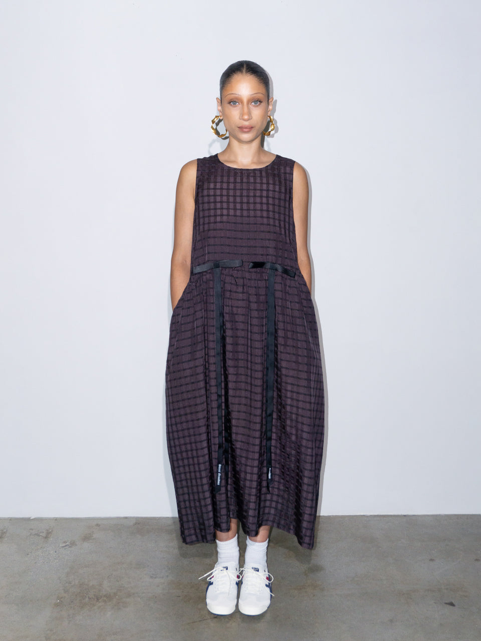 SLEEVELESS DRESS - BROWN PLAID