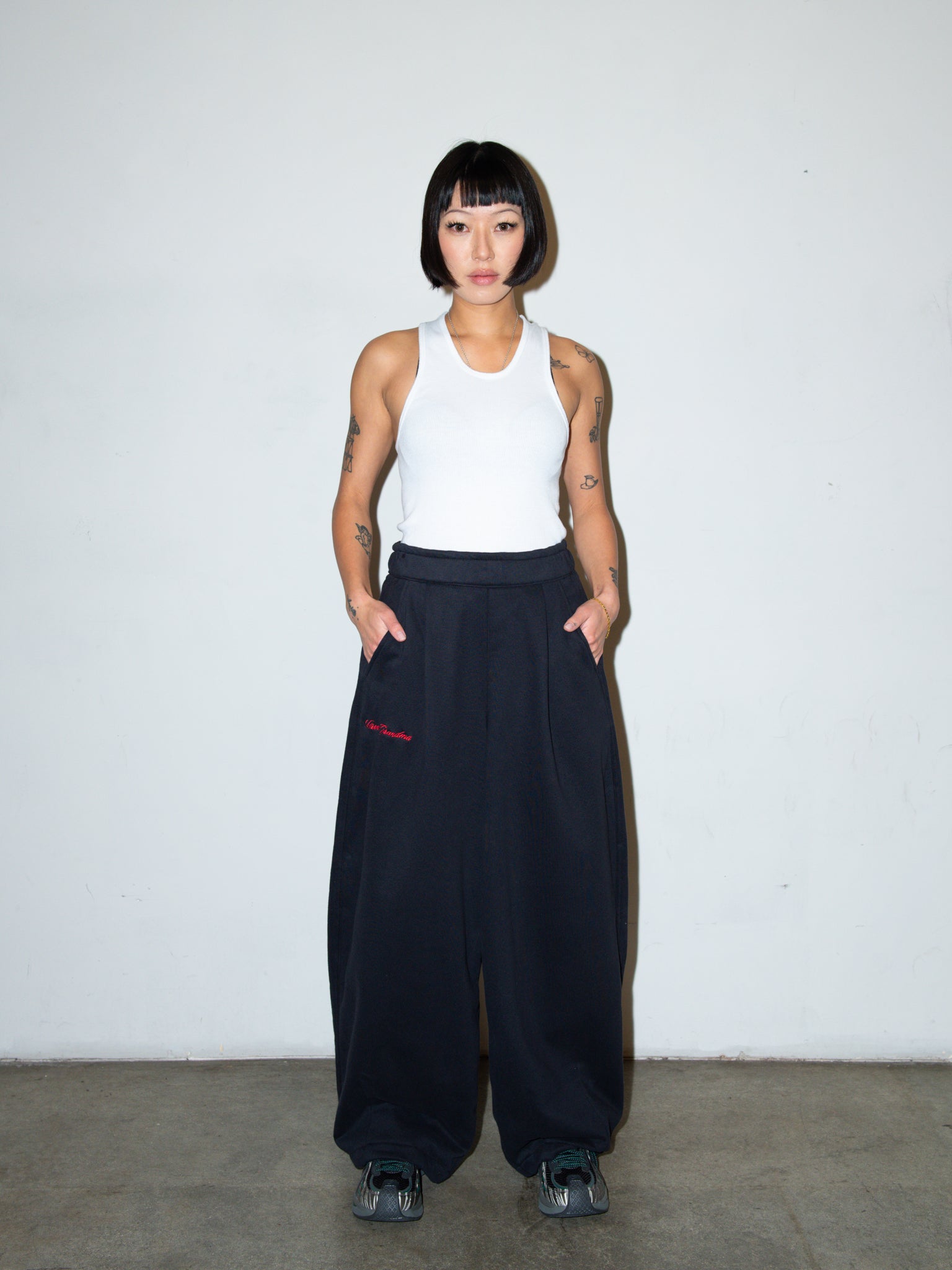 SUPER WIDE SWEATS IN BLACK – STREET GRANDMA
