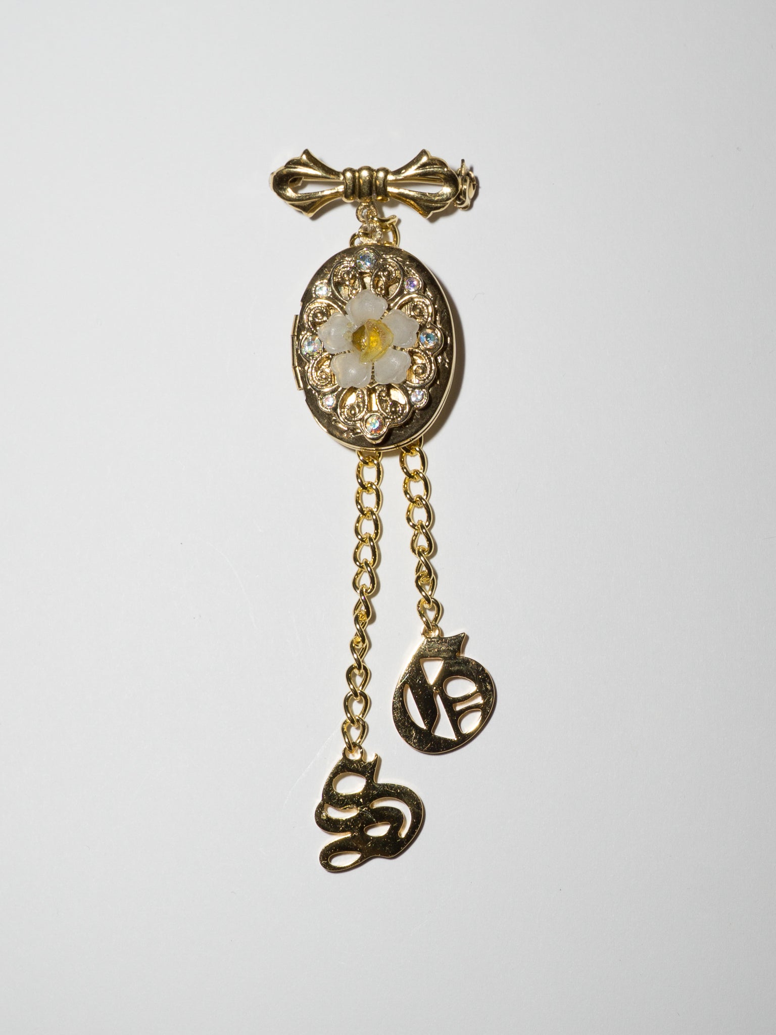 VINTAGE BROOCHES