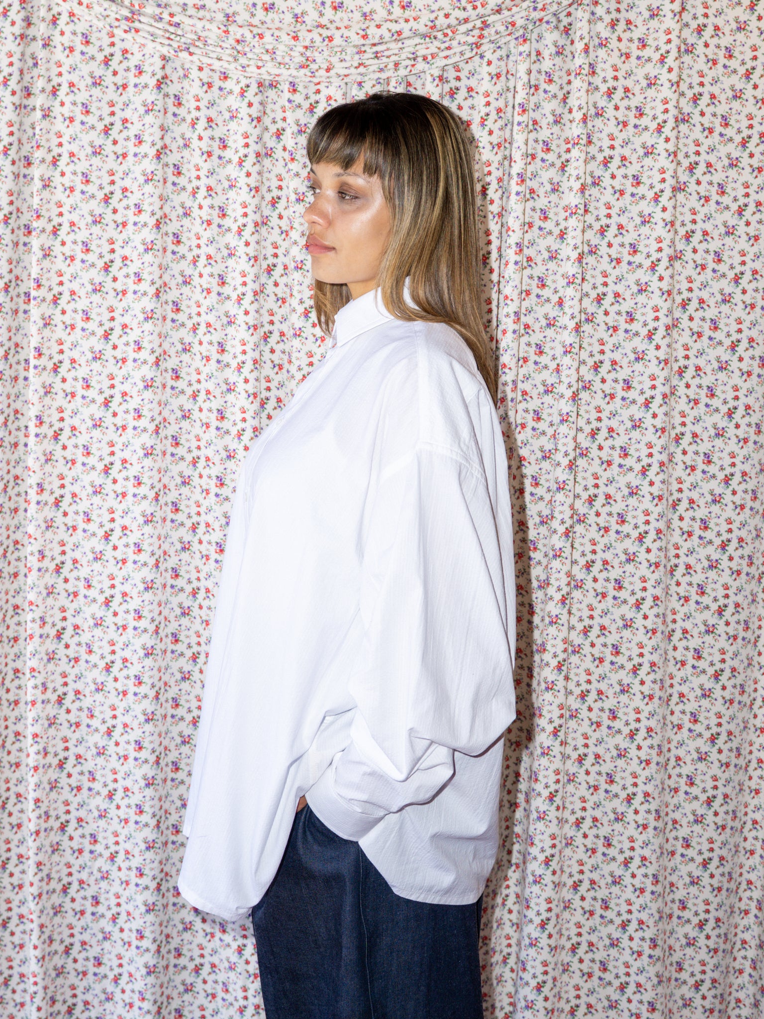 LIBRARIAN SHIRT IN WHITE