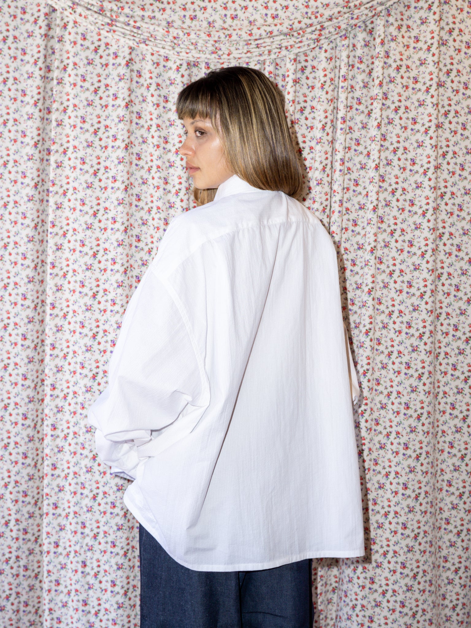 LIBRARIAN SHIRT IN WHITE