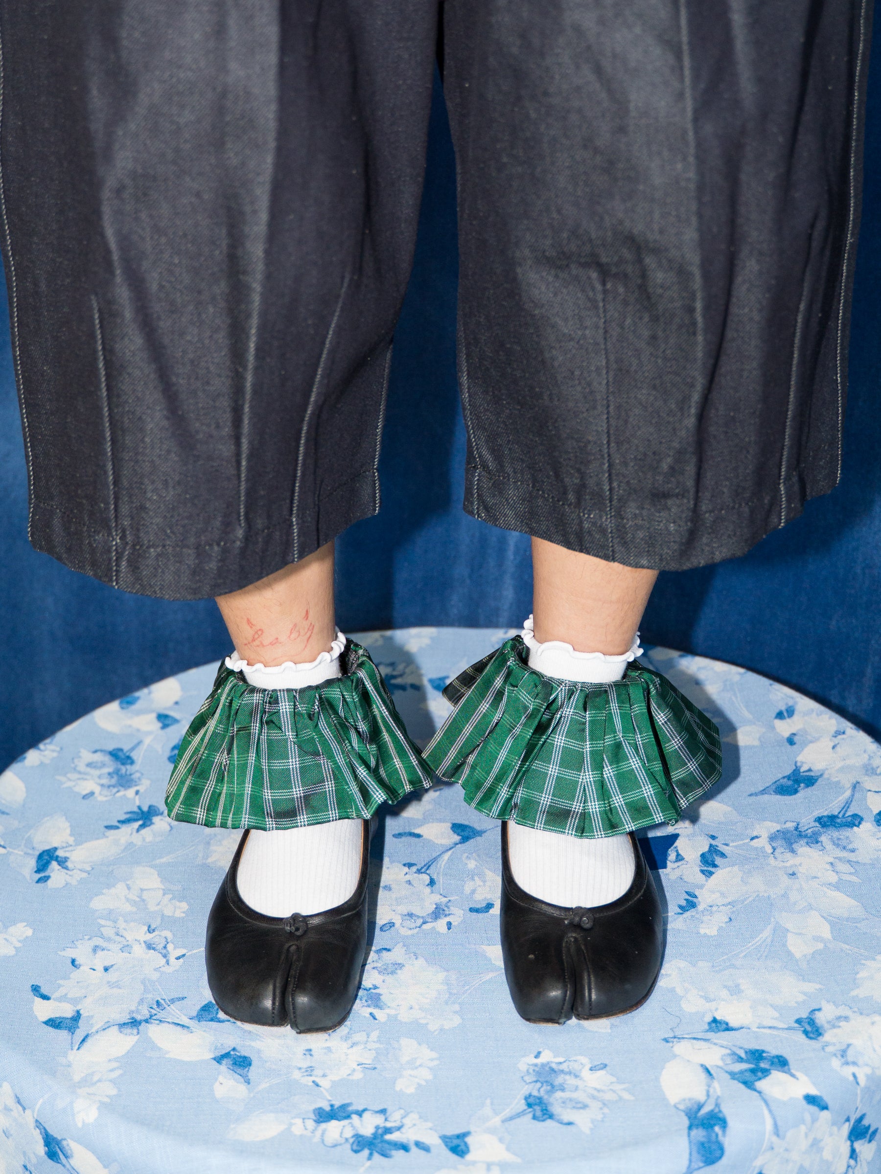 RUFFLE CUFF IN GREEN PLAID