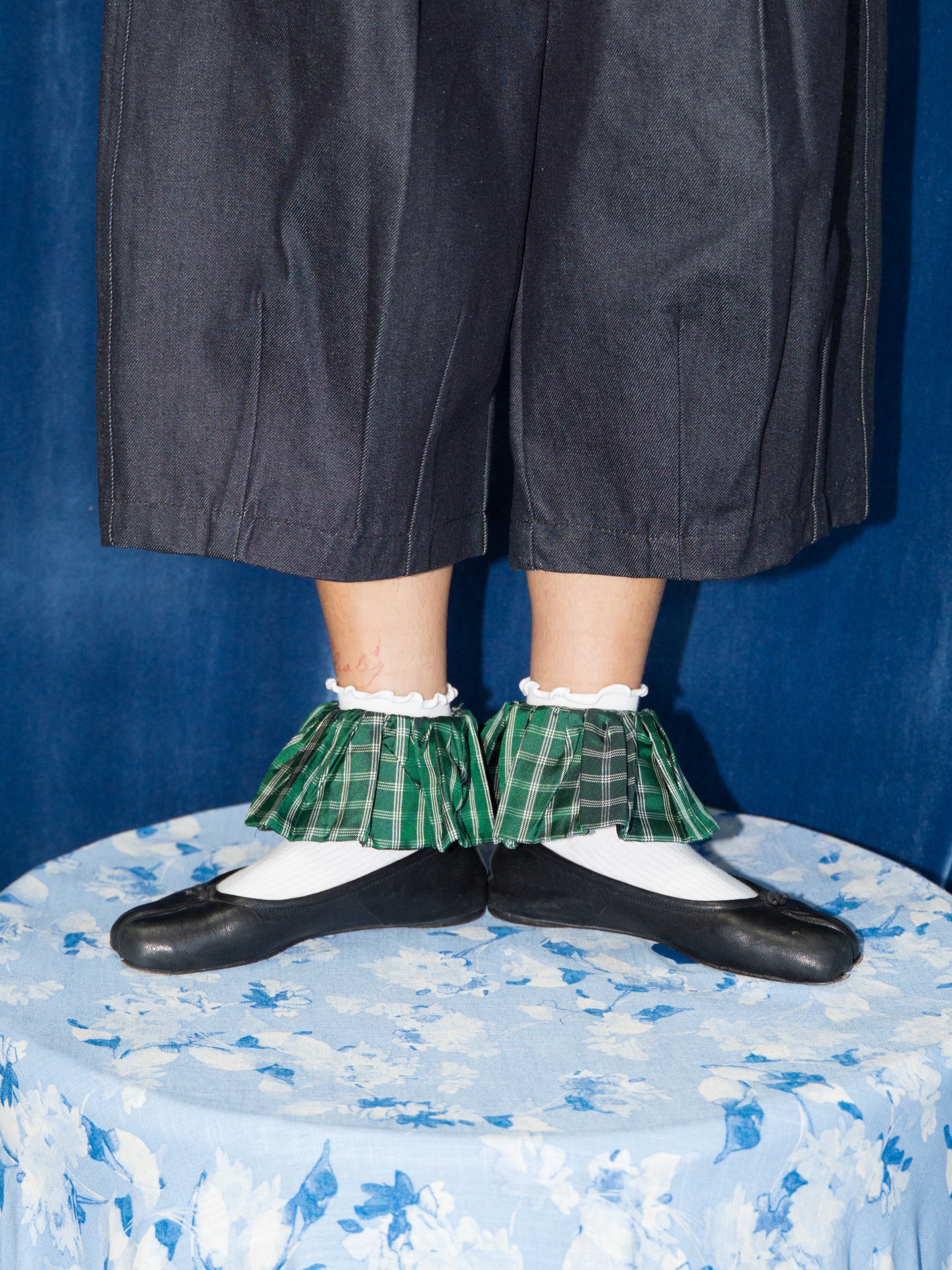 RUFFLE CUFF IN GREEN PLAID