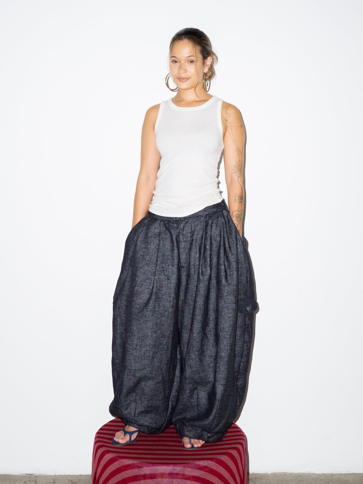 PARACHUTE PANTS IN BLACK LINEN