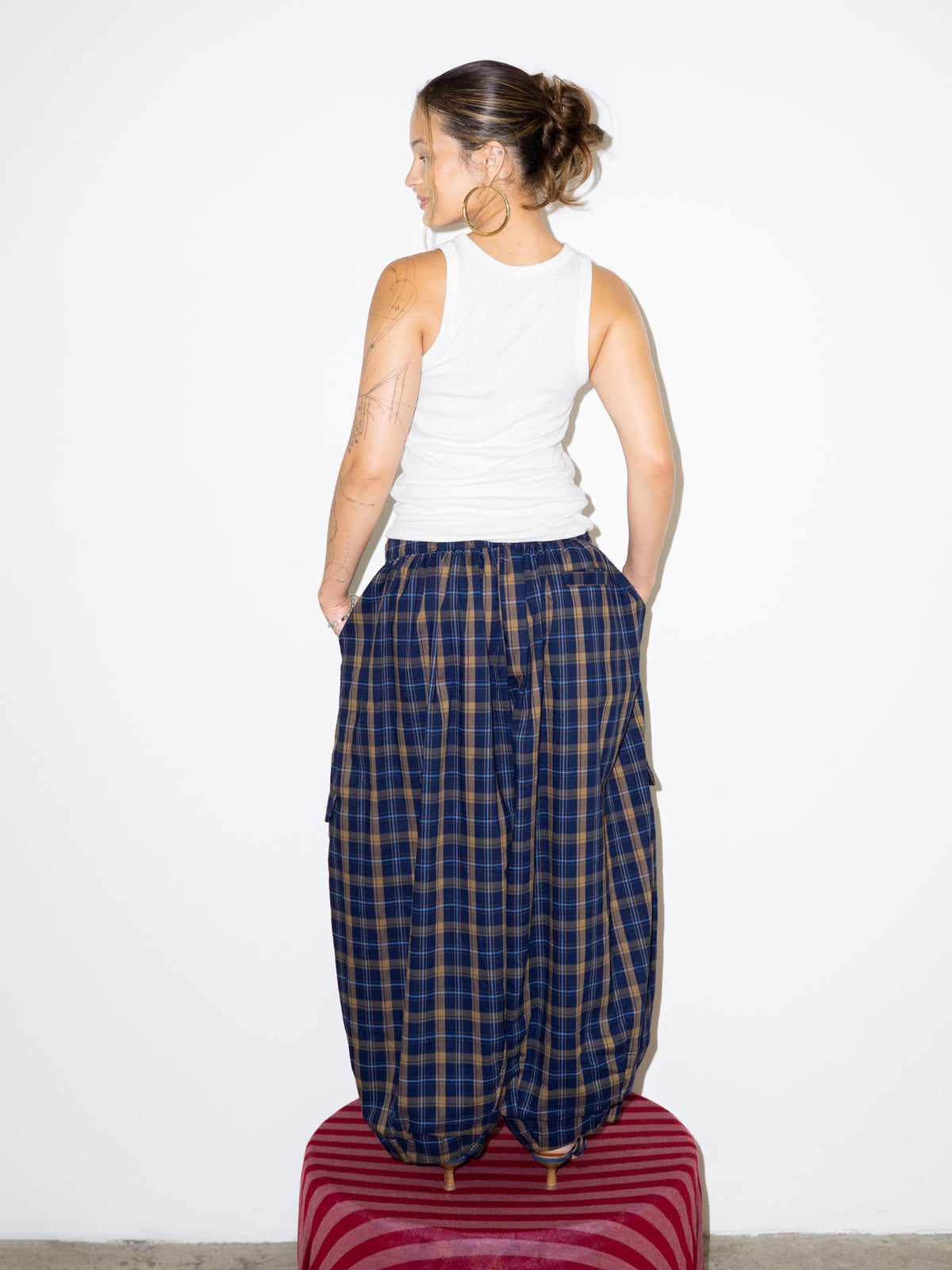 PARACHUTE PANTS IN BLUE PLAID