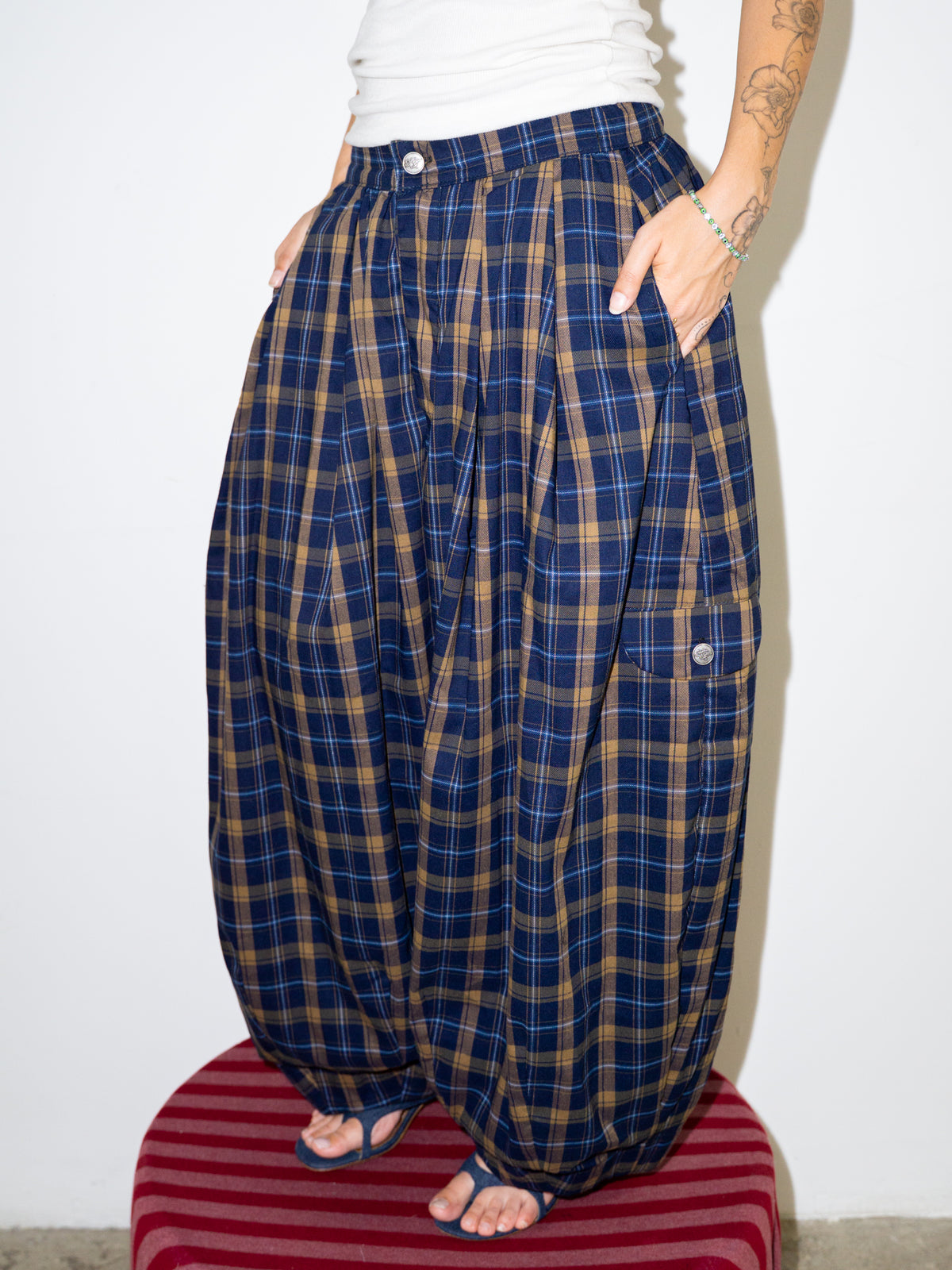 PARACHUTE PANTS IN BLUE PLAID