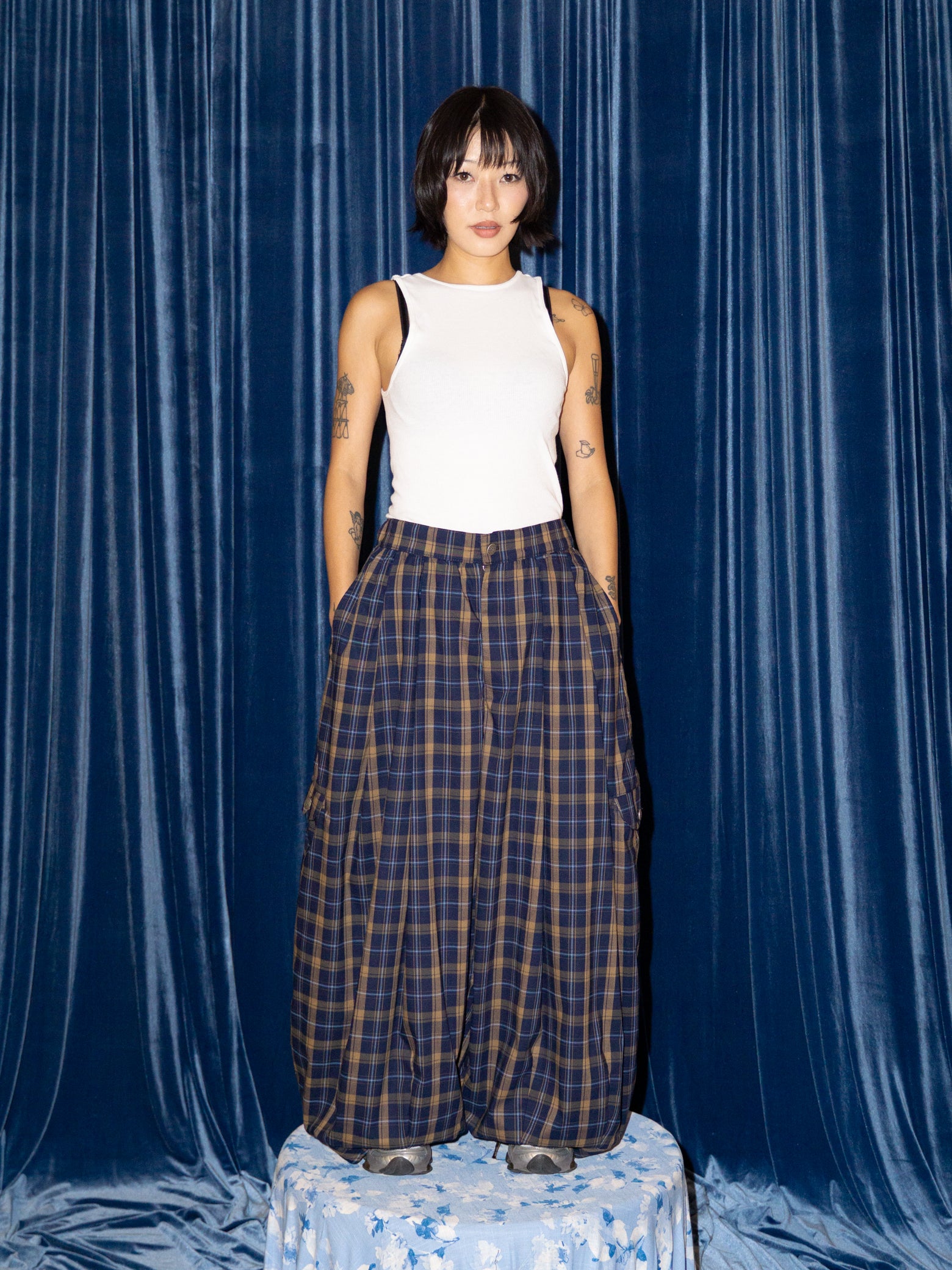 PARACHUTE PANTS IN BLUE PLAID