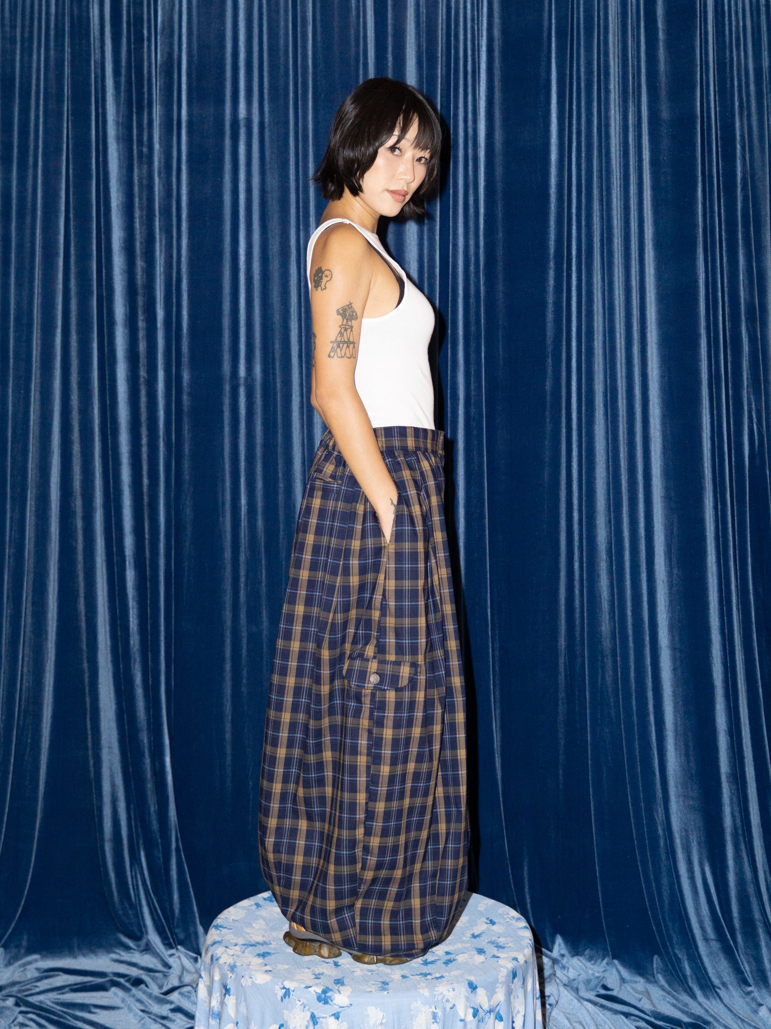 PARACHUTE PANTS IN BLUE PLAID