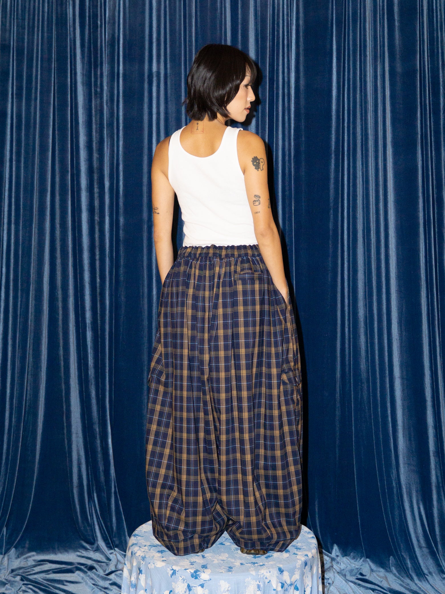 PARACHUTE PANTS IN BLUE PLAID