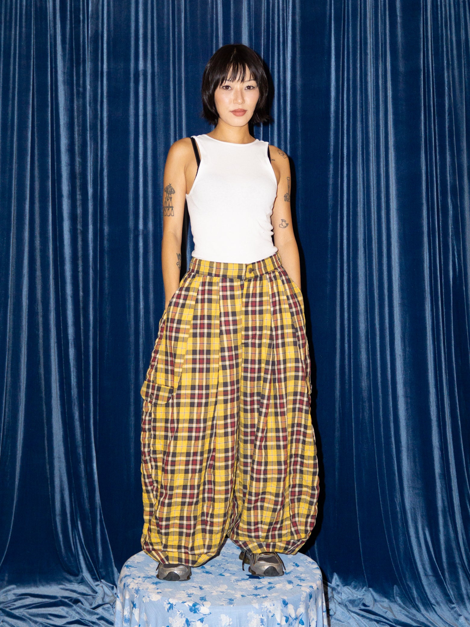 PARACHUTE PANTS IN YELLOW PLAID