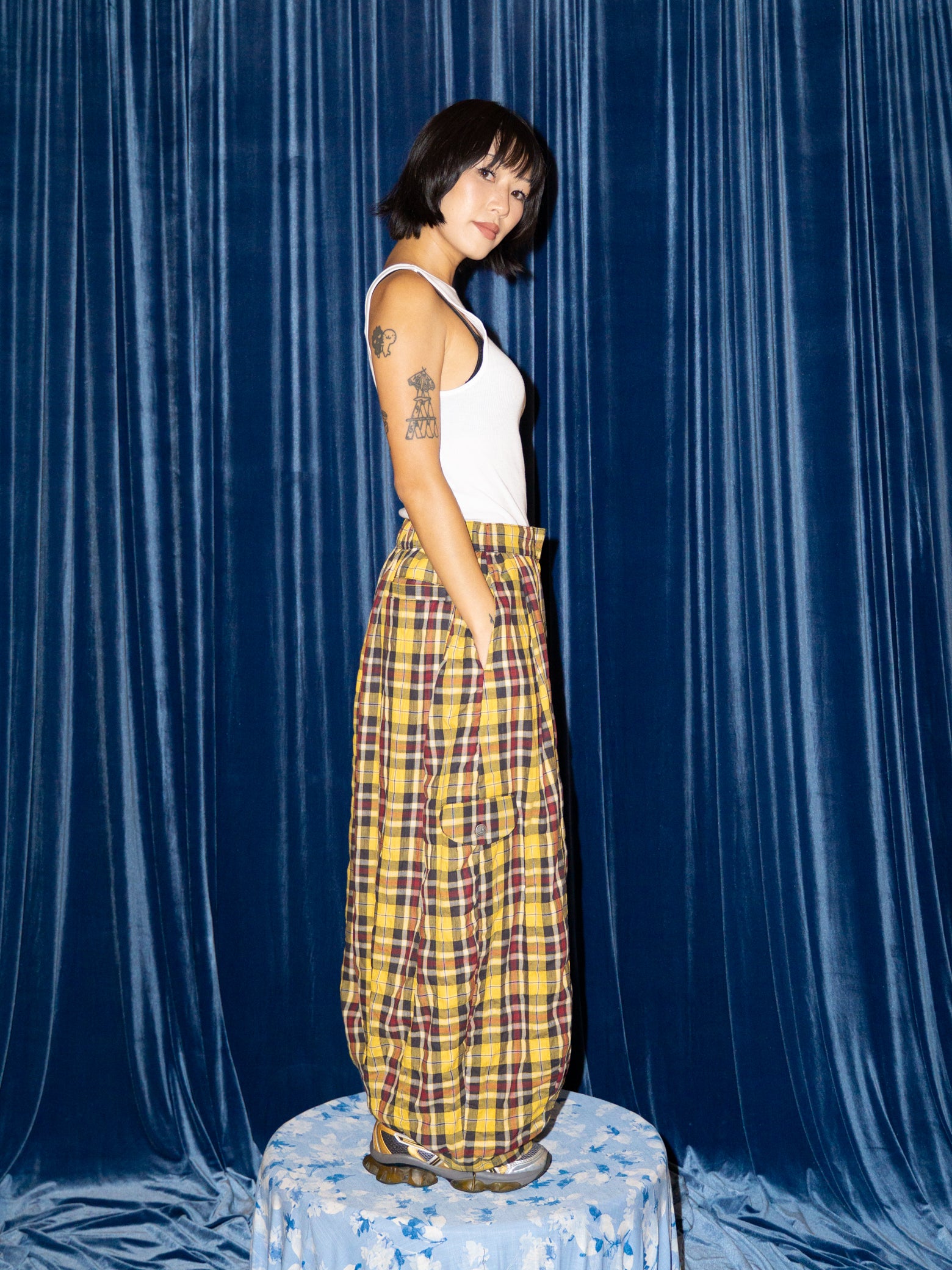 PARACHUTE PANTS IN YELLOW PLAID