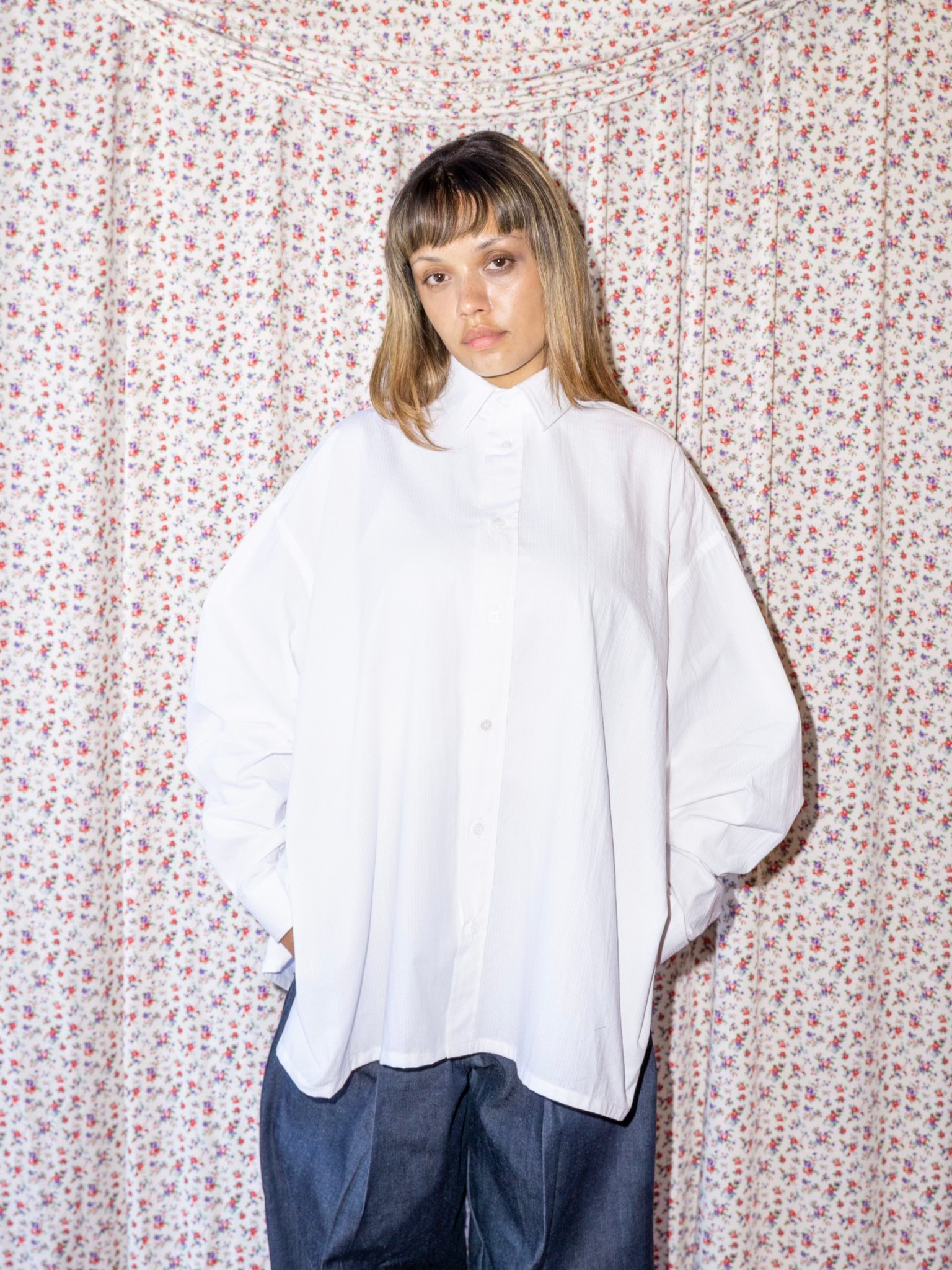 LIBRARIAN SHIRT IN WHITE