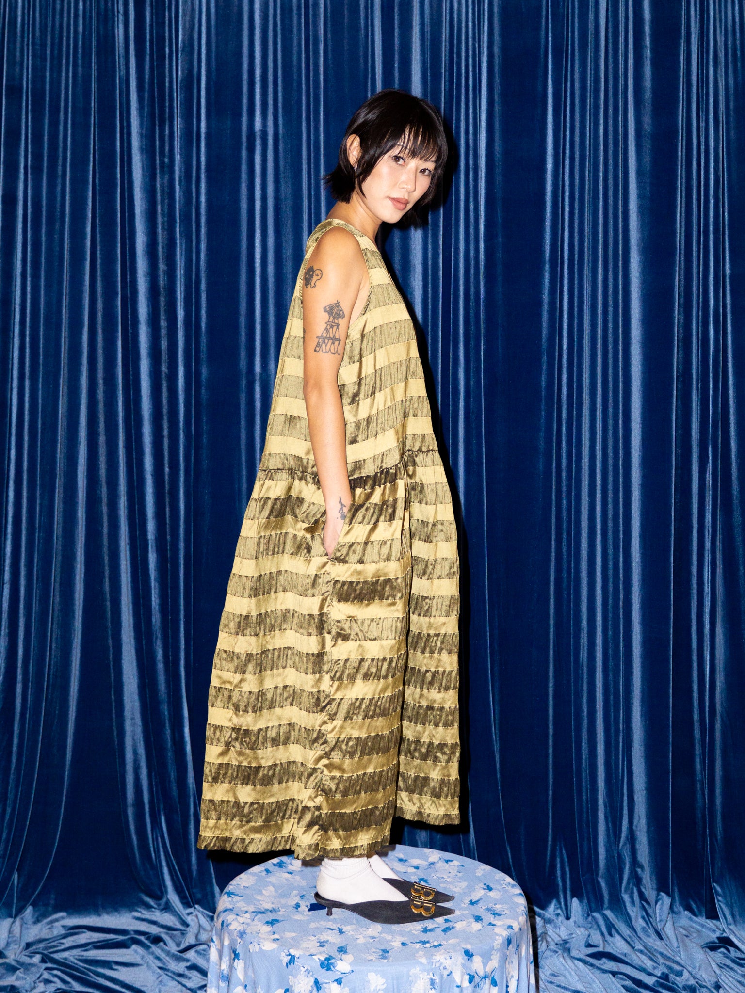 SACK DRESS IN OLIVE STRIPED TAFFETA