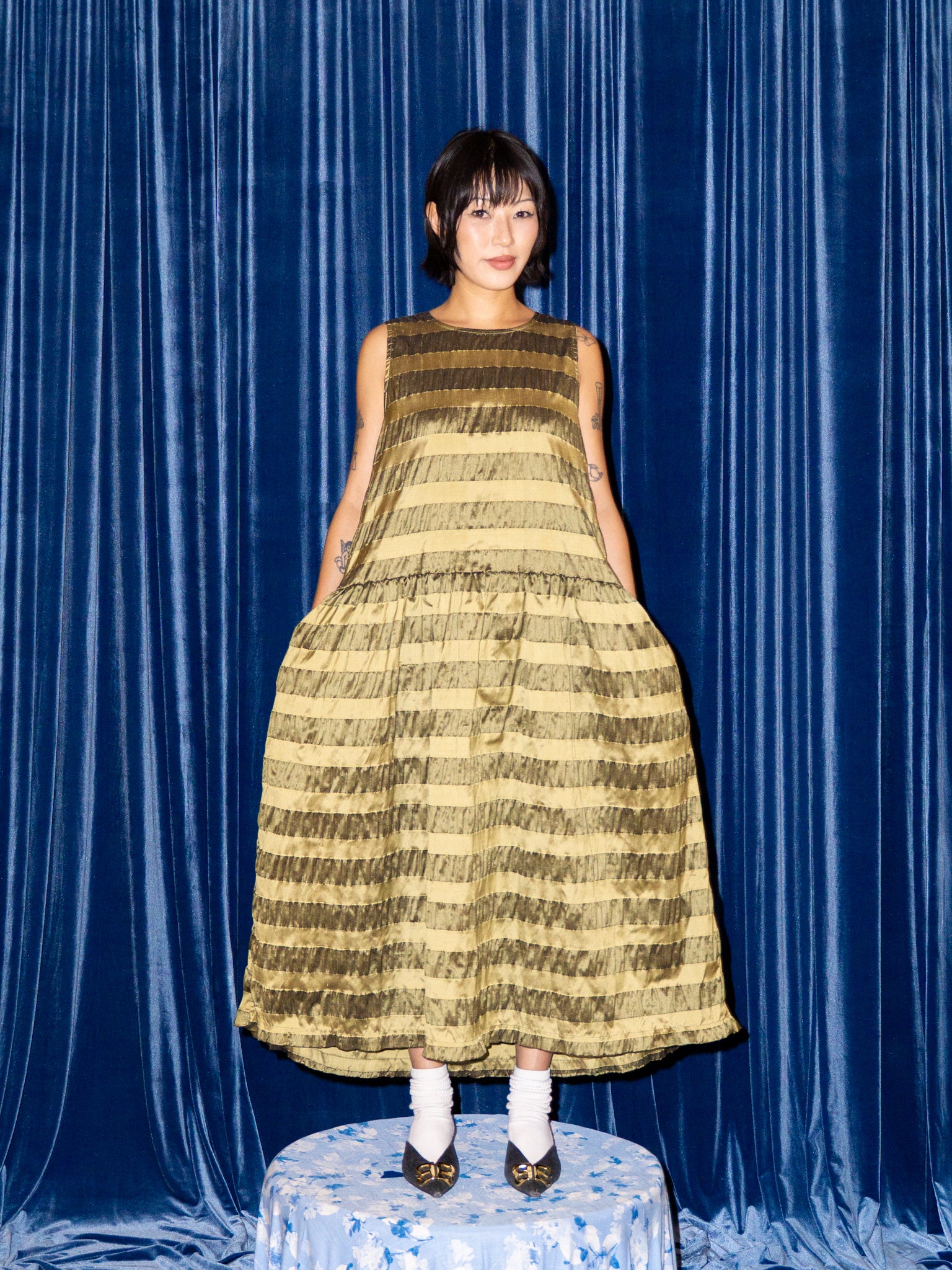 SACK DRESS IN OLIVE STRIPED TAFFETA