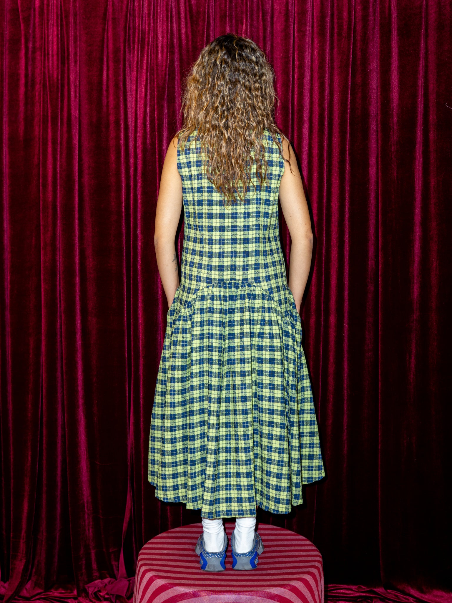 SLEEVELESS DRESS IN GREEN PLAID