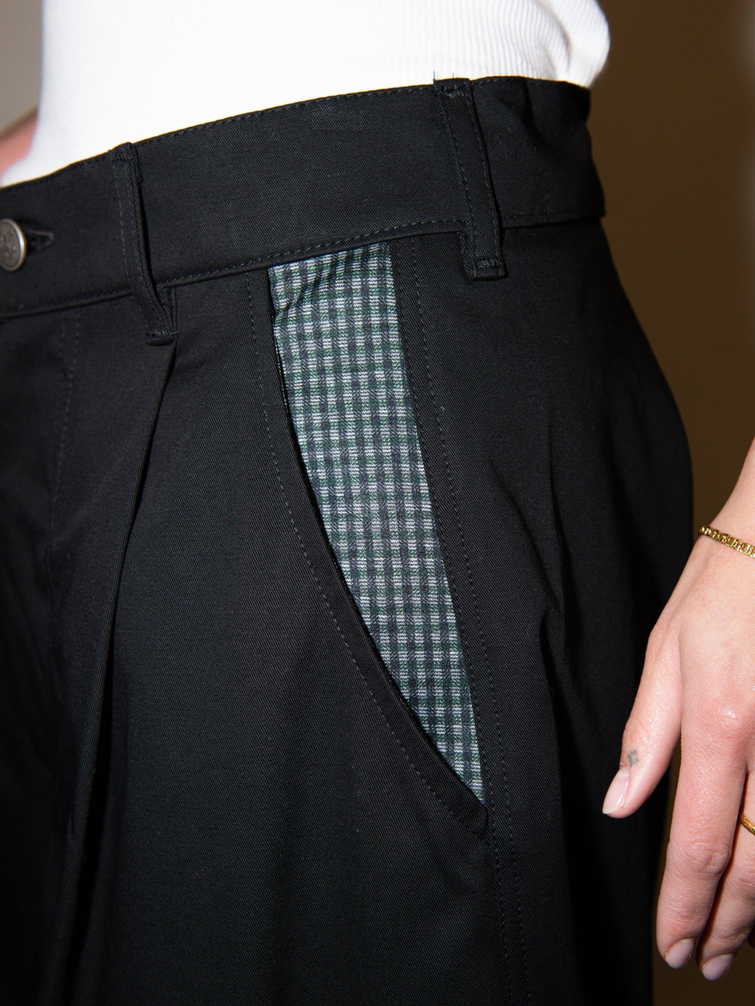SHANTS IN BLACK TWILL - GINGHAM POCKET