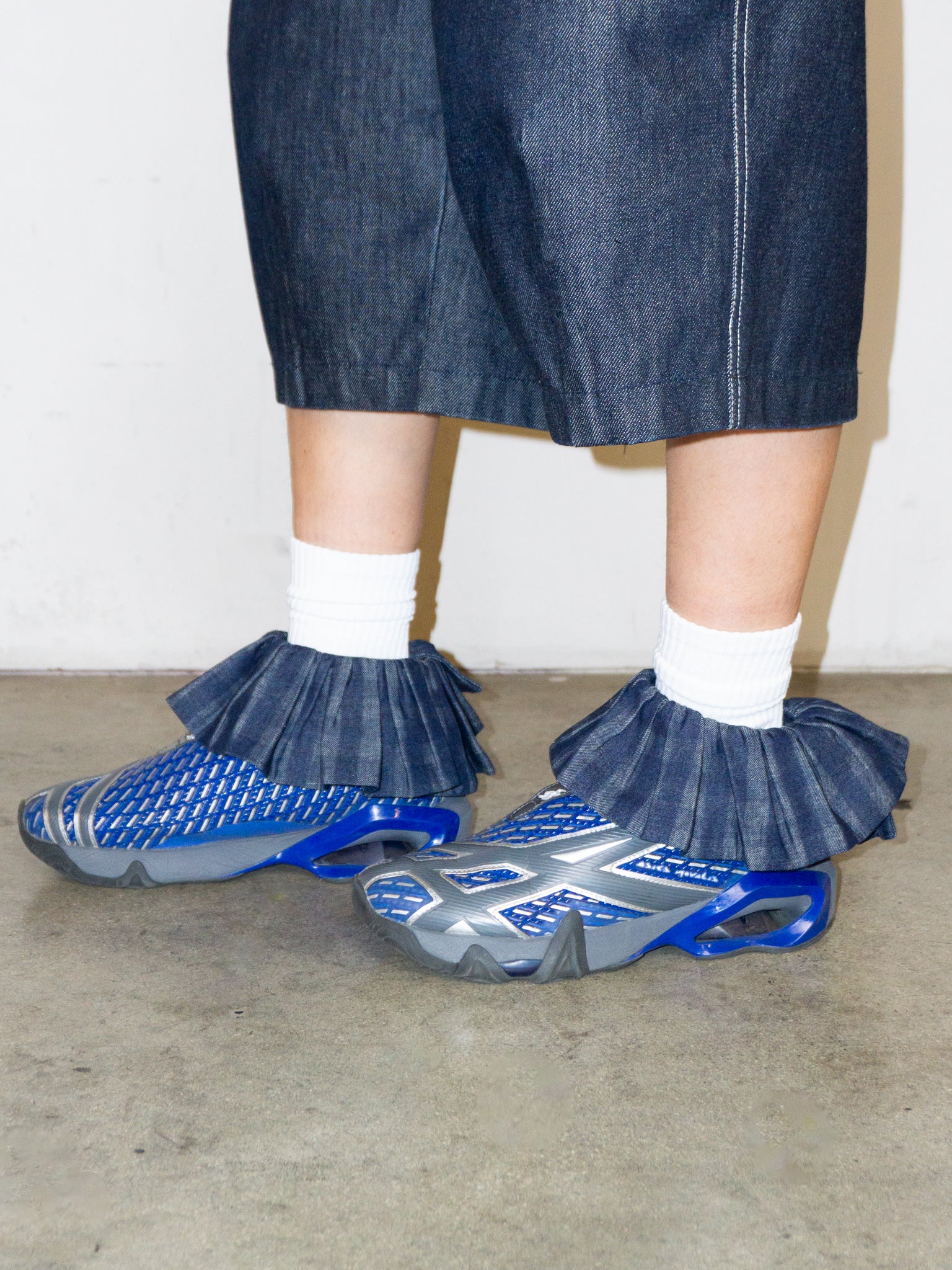 RUFFLE CUFF IN DENIM GINGHAM