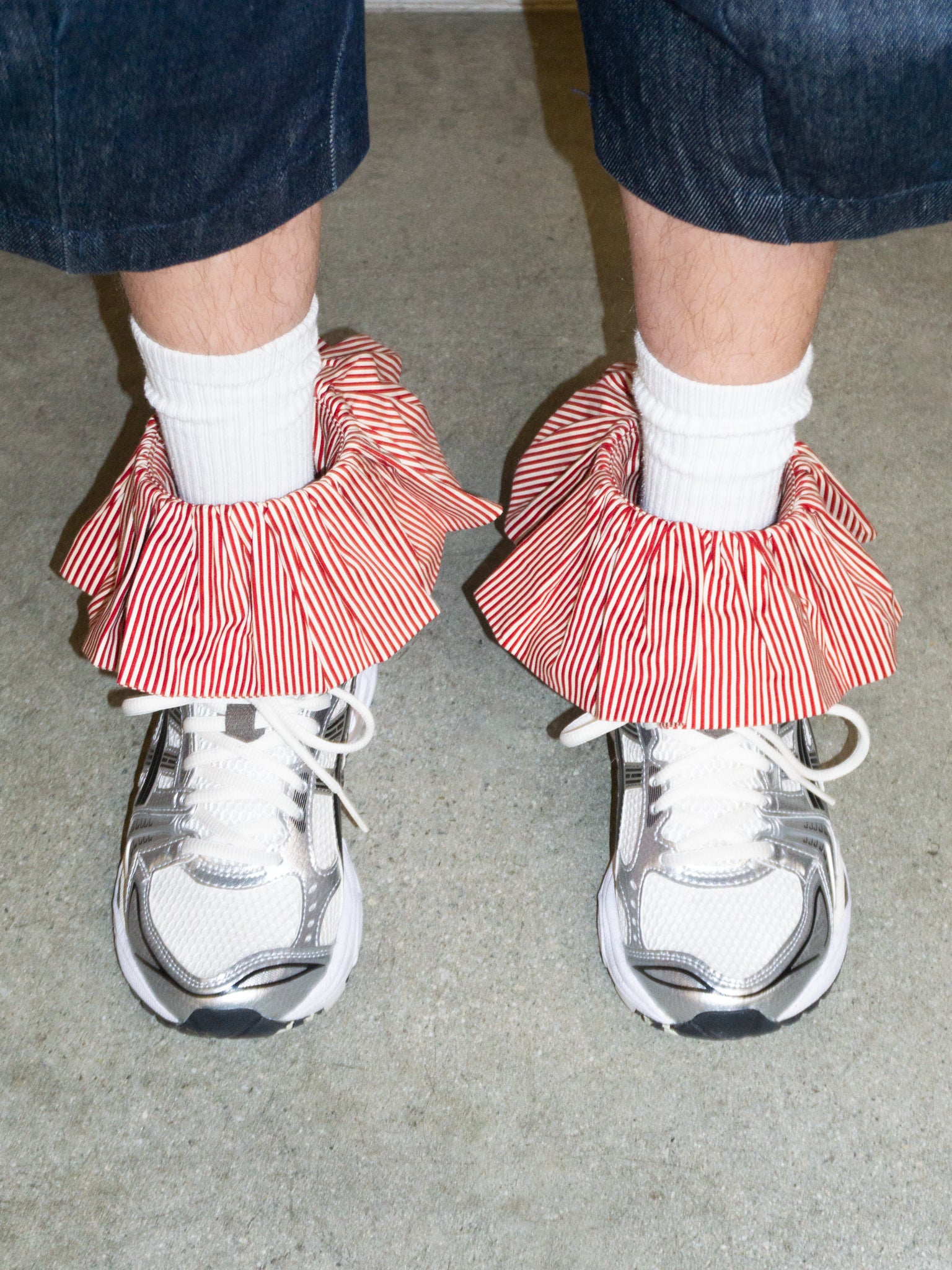 RUFFLE CUFF IN RED STRIPE