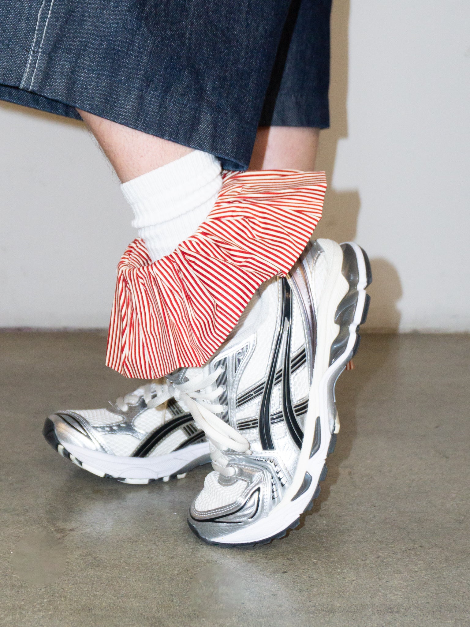 RUFFLE CUFF IN RED STRIPE