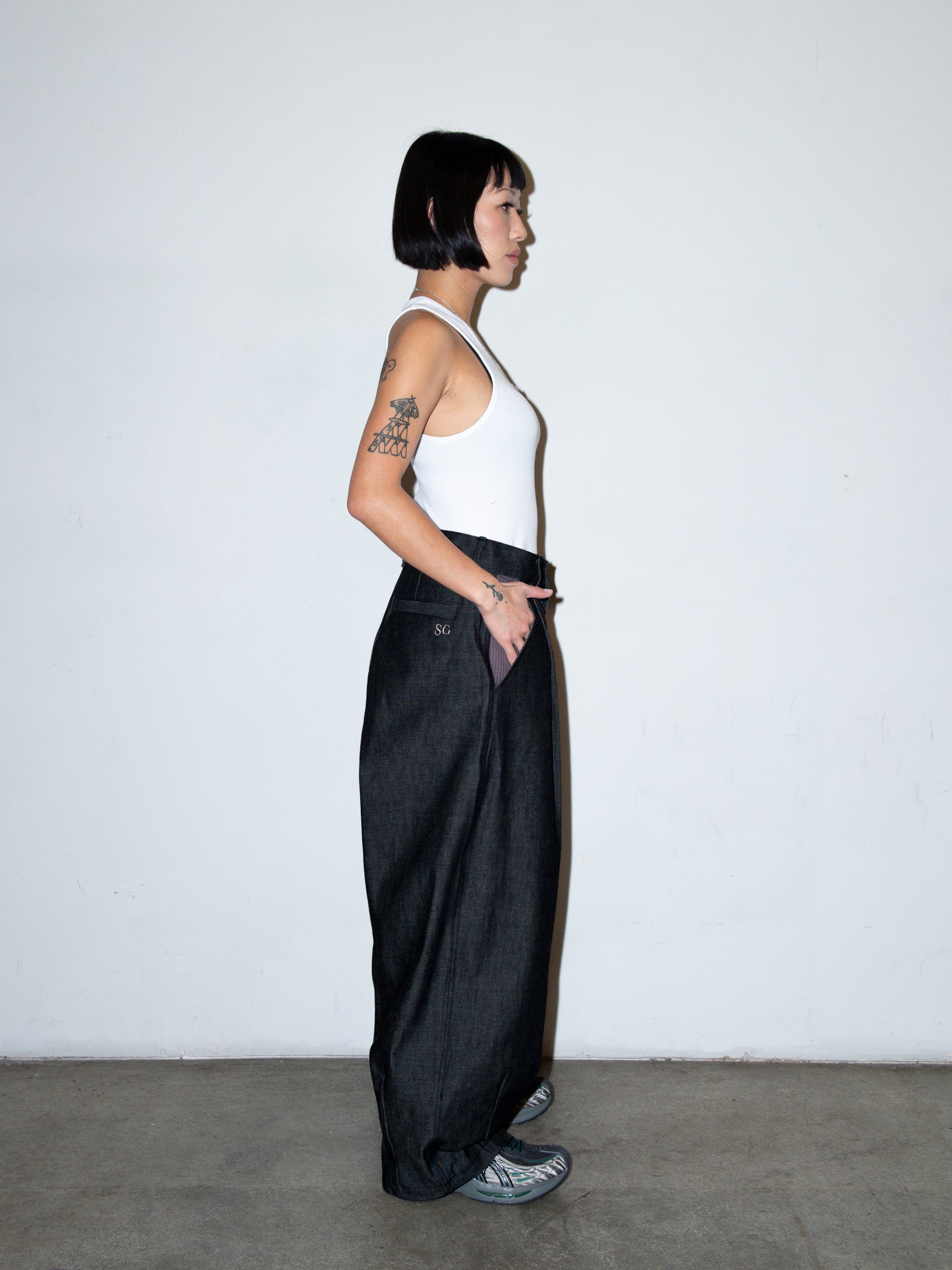 SUPER WIDE PANTS IN RAW DENIM / BURGUNDY – STREET GRANDMA