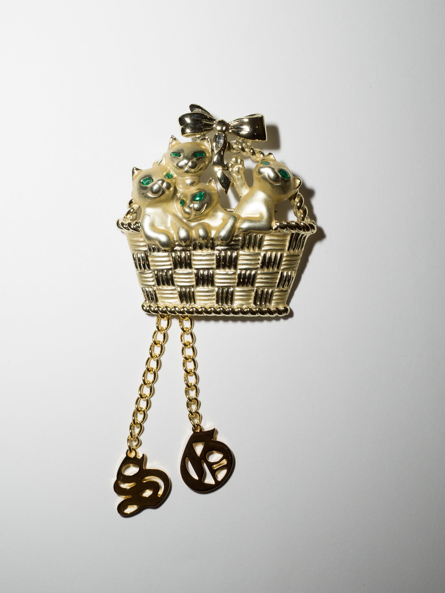 VINTAGE BROOCHES