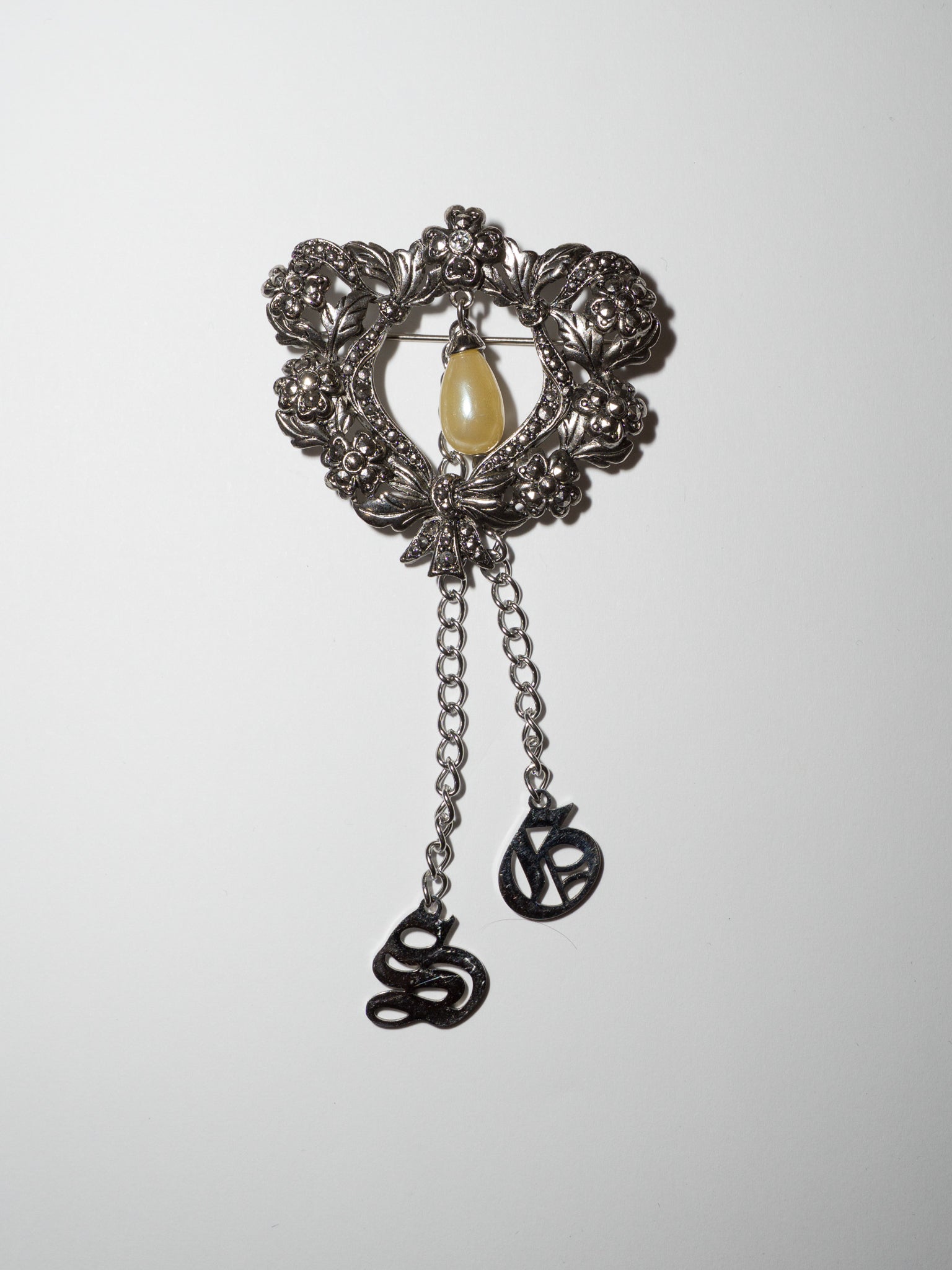 VINTAGE BROOCHES